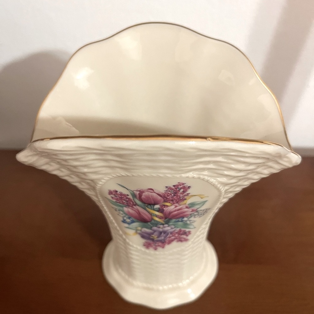 Lenox 6”Gold Trim small vase cream with pink flowers.